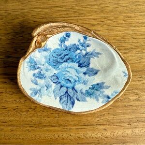 Blue and White Floral Oyster Shell Ring Dish - Medium